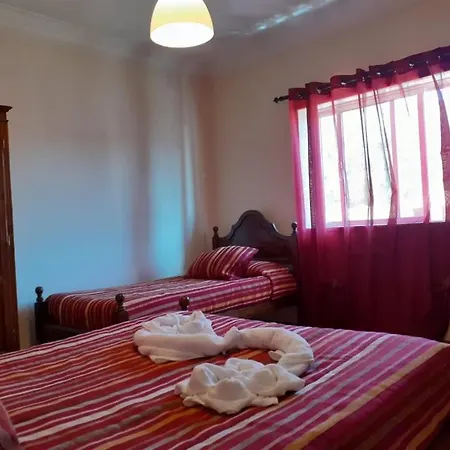 بيت ضيافة Alojamentos Leitao 2*