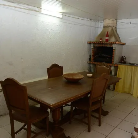 بيت ضيافة Alojamentos Leitao 2*